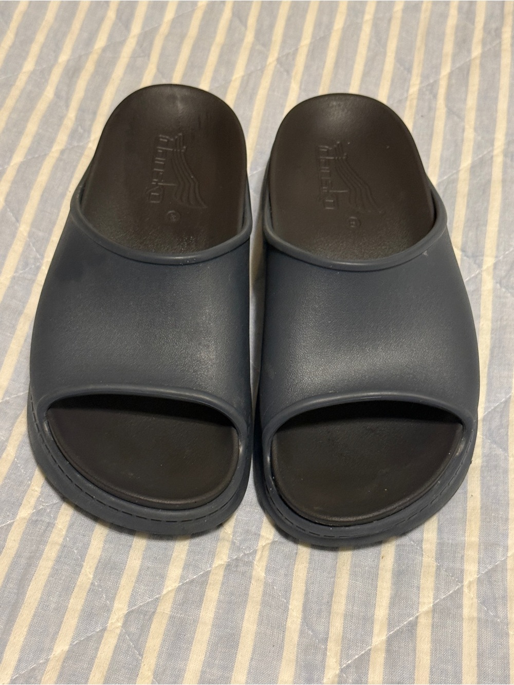 Dansko recovery slides. Navy  Sz 39